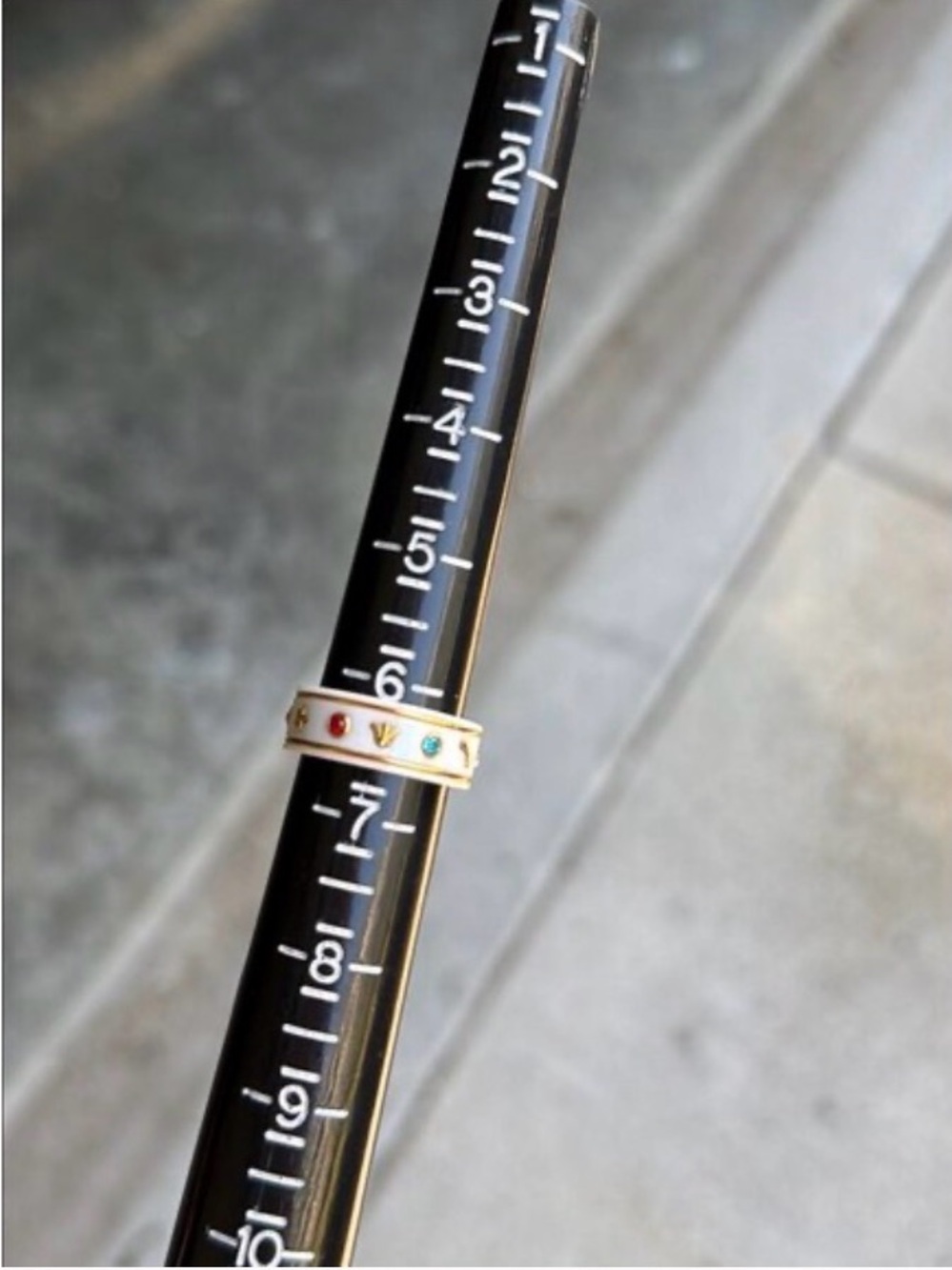 Gucci White Enamel Ring with Gold-Tone Accents - Picture 3 of 3